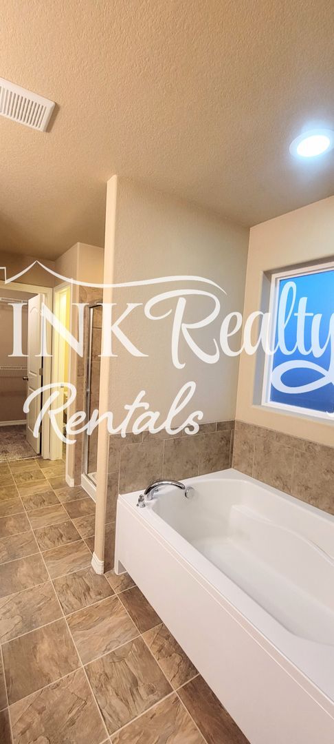 Building Photo - 9527 Desert Lily Cir