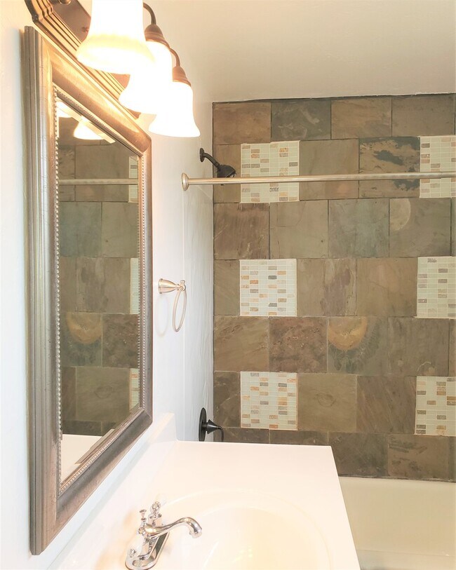 Building Photo - AMAZING 3 BED, 2 BATH Plus Study MILLERS ADDITION NW OKC