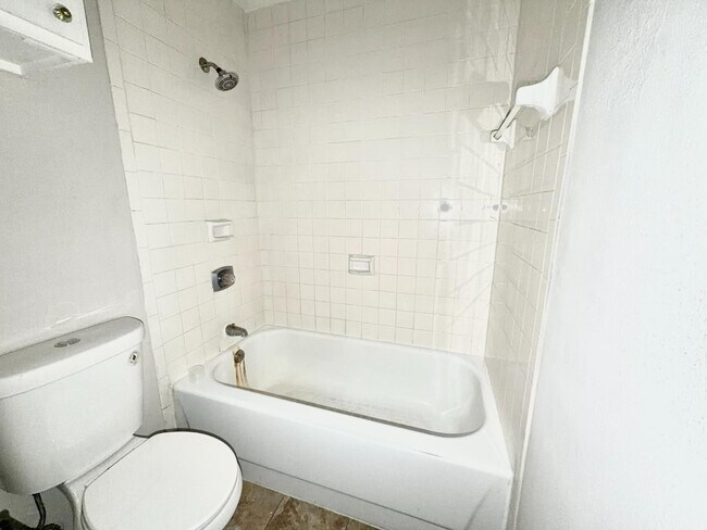 Building Photo - 728 Bering Dr