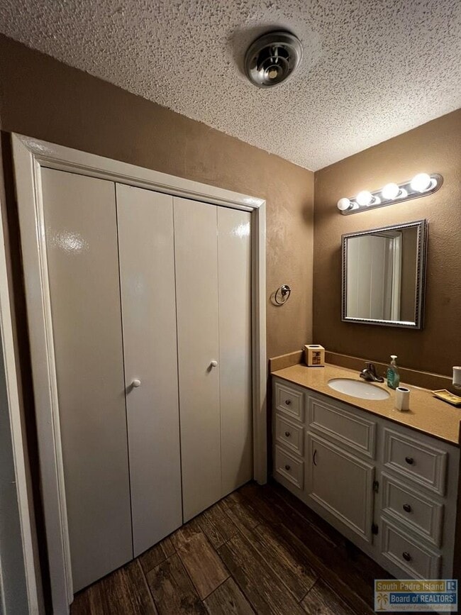 Building Photo - 603 Continental Dr