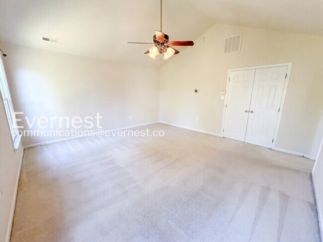 Building Photo - 7 St Stephens Ct