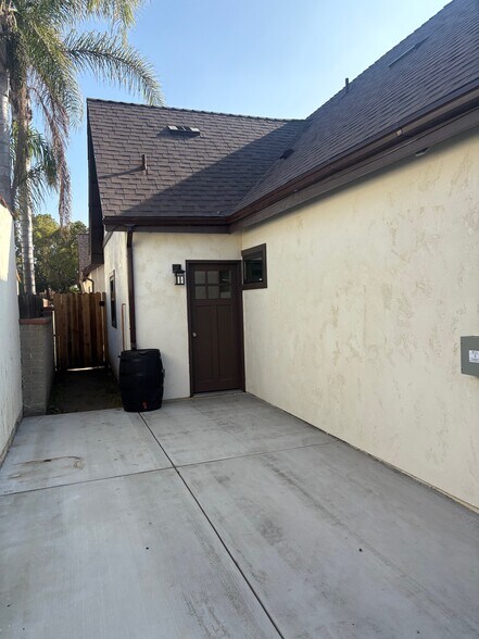 Building Photo - 3727 Gundry Ave