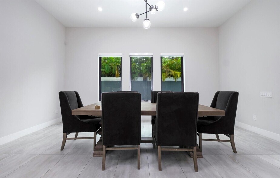 Building Photo - 5663 Brookfield Cir W