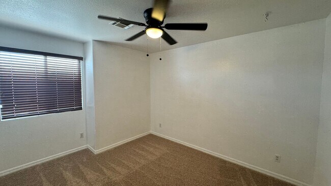 Building Photo - Executive Style 3 bedroom home