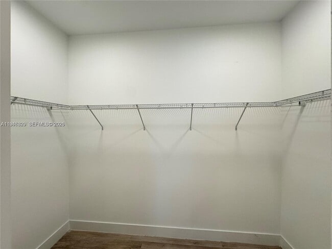 Building Photo - 2933 SW 27th Terrace