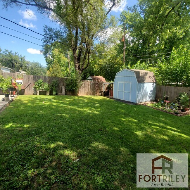 Building Photo - Spacious home for rent!