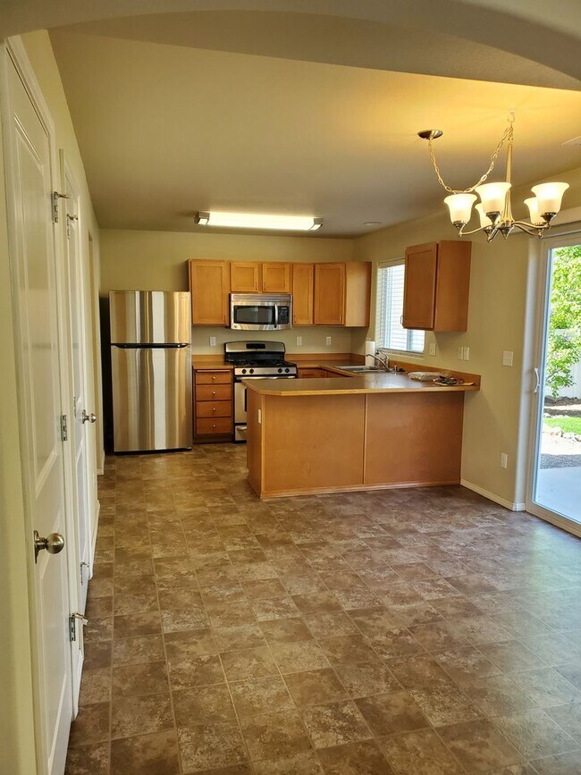Building Photo - Beautiful 2 Story Home!