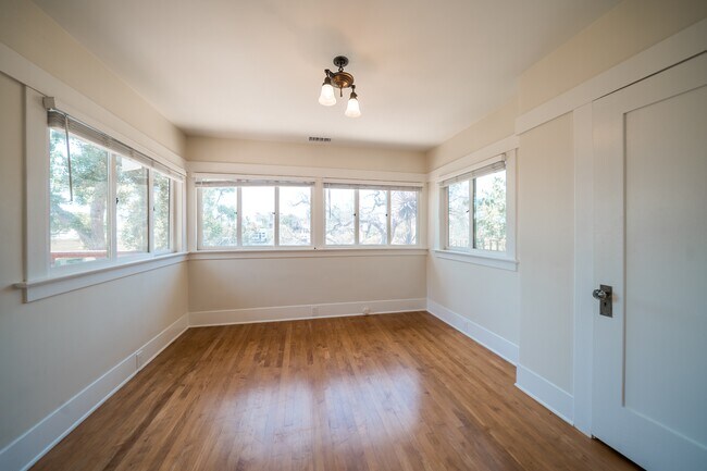Building Photo - 3924 Alameda Pl