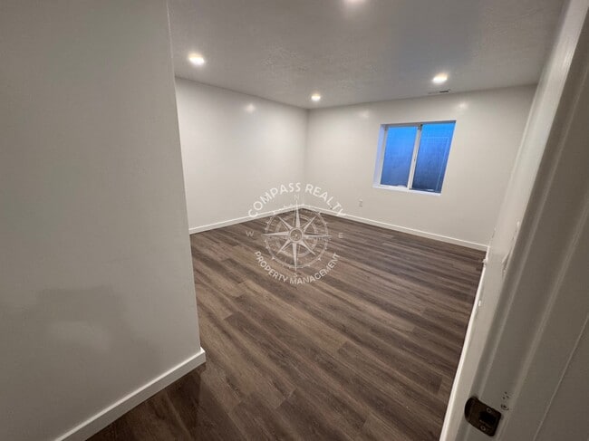 Building Photo - 786 540 N