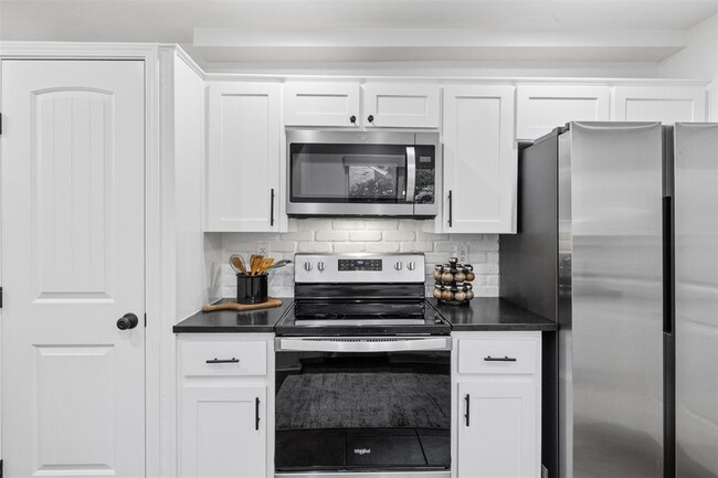 Building Photo - 8346 Summerwood Dr