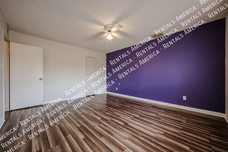 Building Photo - 1117 W Auburn Dr