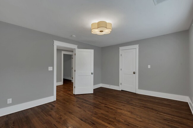 Building Photo - Total remodeled East Nashville Beauty!