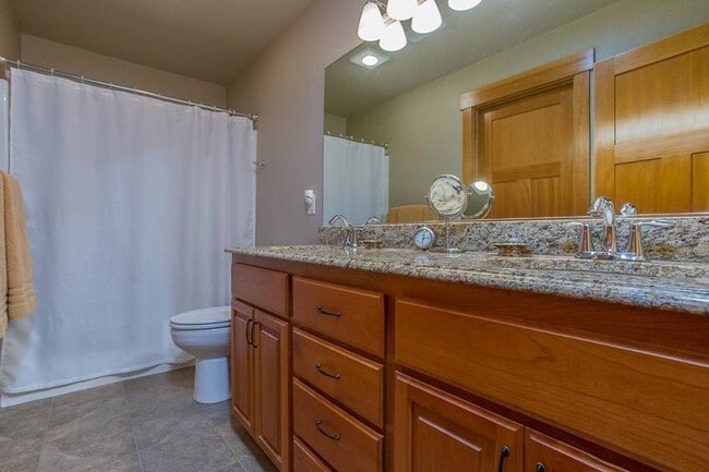 Building Photo - BEAUTIFUL HOUSE IN MILL POND -- ONLY MINUTES FROM DOWNTOWN!!