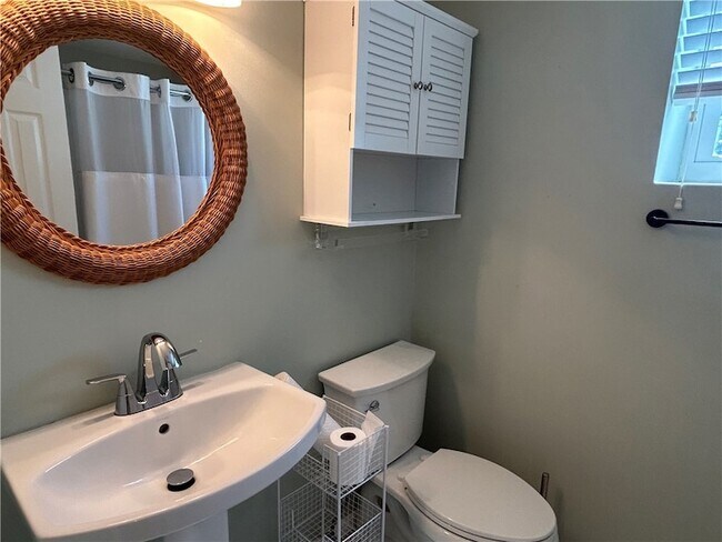 Building Photo - 451 Grove Isle Cir