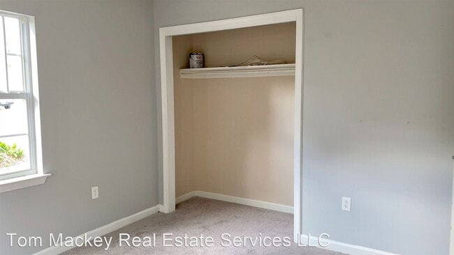Building Photo - 6 br, 3 bath House - 1133 S. Burgess Dr.
