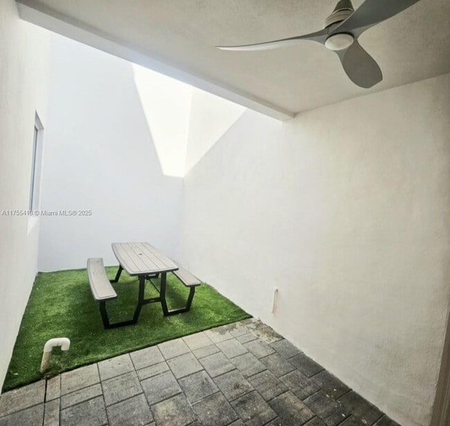 Building Photo - 10440 NW 67th St