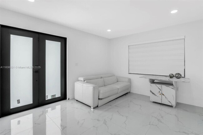Building Photo - 15569 SW 138th Pl