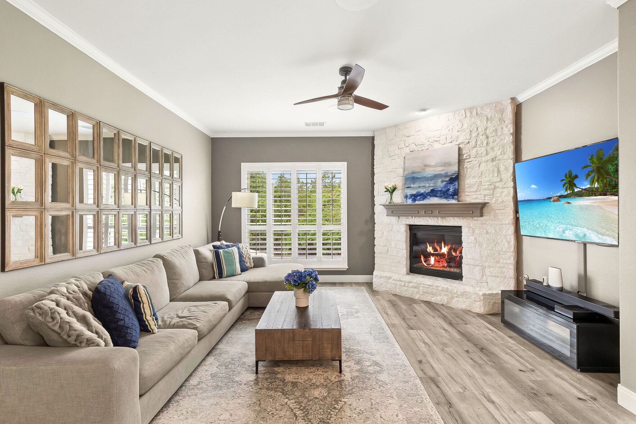 Family Room - 291 Torrington Dr