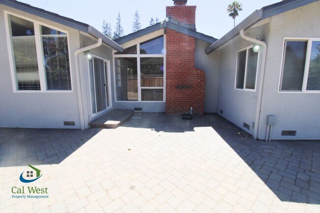 Building Photo - $4895 - Large beautiful 3/2 Home located i...