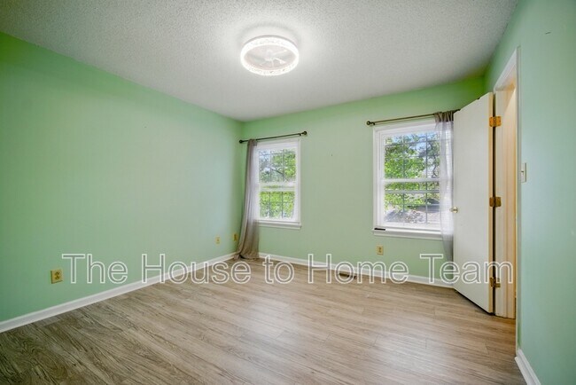 Building Photo - 401 Bracknell Arch