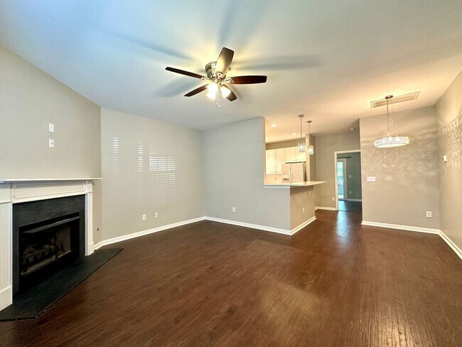 Building Photo - 3/3 Townhome in West of the Ashley!