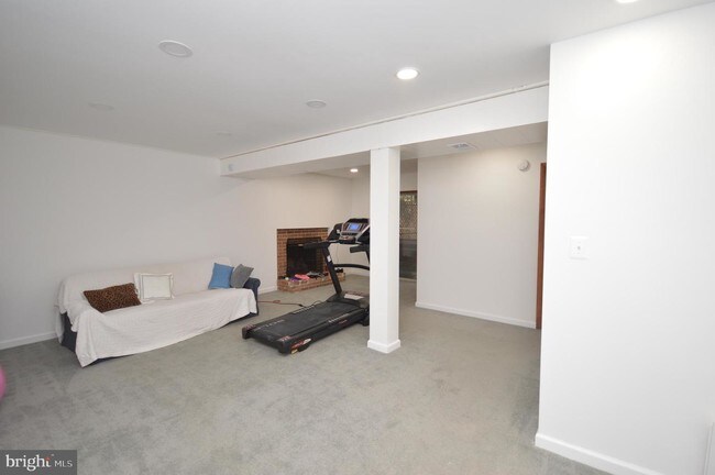 Building Photo - 14595 Woodland Ridge Dr