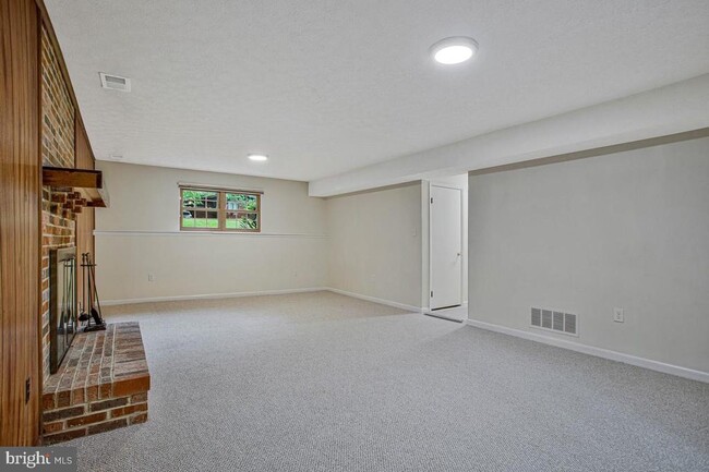 Building Photo - 607 Ridge Dr
