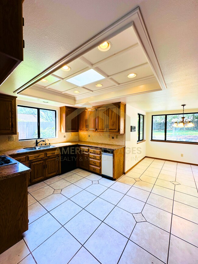Building Photo - 1121 Pellham Dr