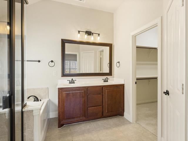 Building Photo - 2106 Hanakoa Falls Dr