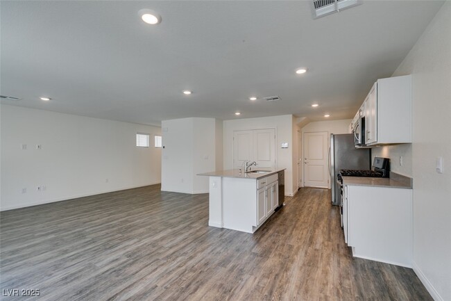 Building Photo - 2646 Snapdragon Fls Ave