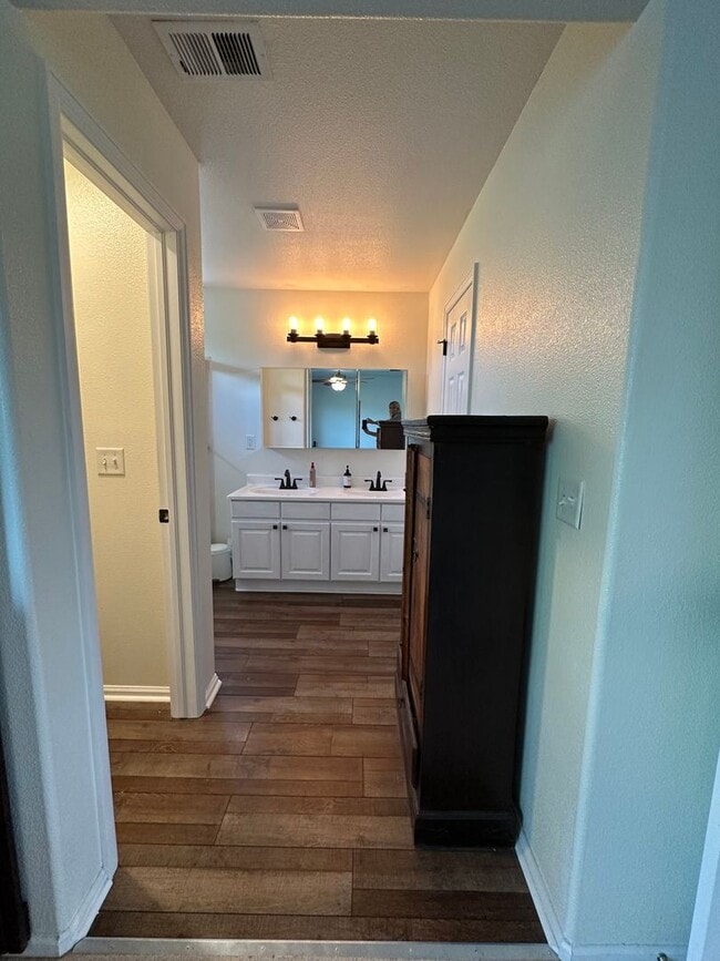 Building Photo - Open floor plan and backs to Open Space! 4...