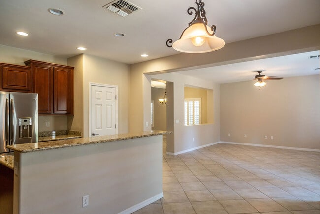 Building Photo - 1252 W Vinovo Pass