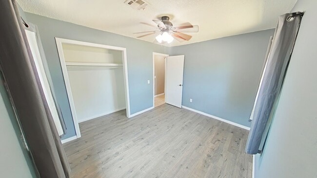 Building Photo - 3808 SE Dorchester Dr