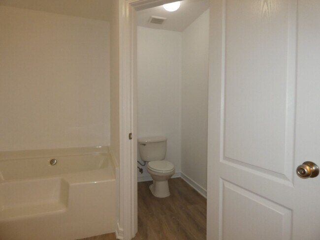 Building Photo - 4-Bedroom All Brick Home - Gulf Breeze