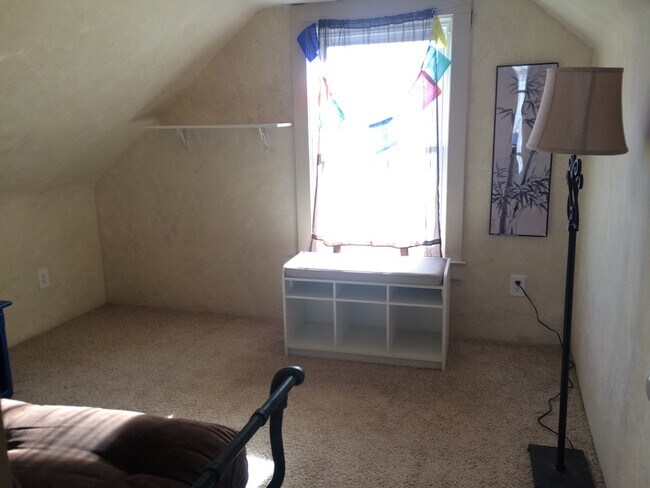 Building Photo - 215 Grove St