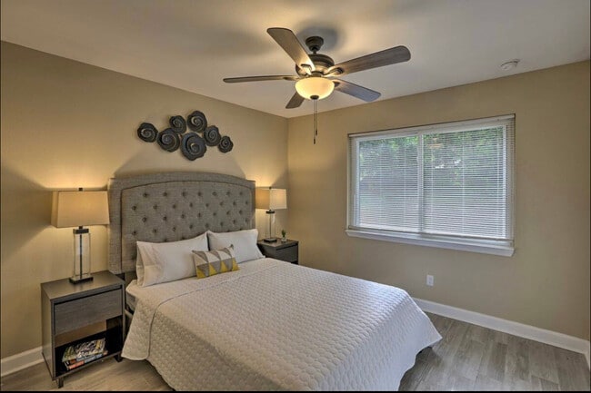 Building Photo - 2403 Hideaway Ct