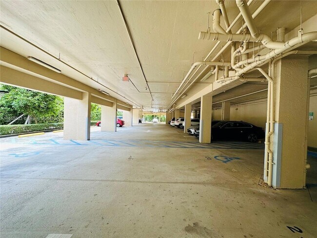 Building Photo - 118 Zamora Ave