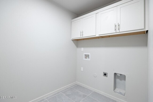 Building Photo - 701 Paseo Musical St