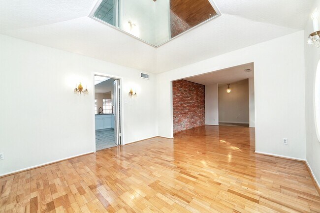 Building Photo - 5822 W Bellfort Ave