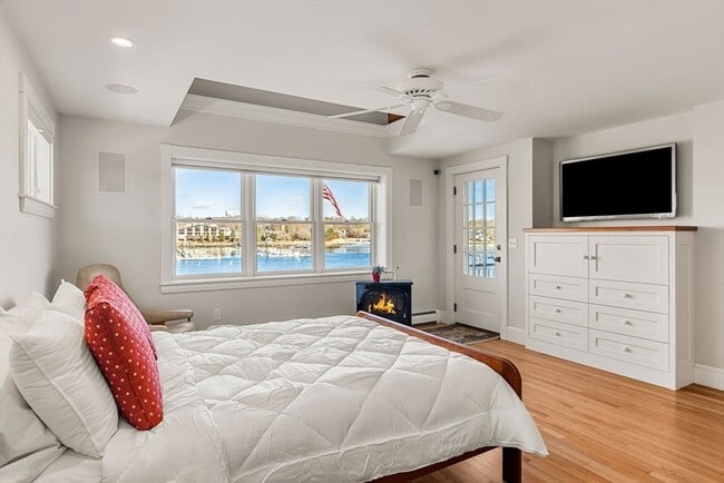 Building Photo - 30R Harbor St