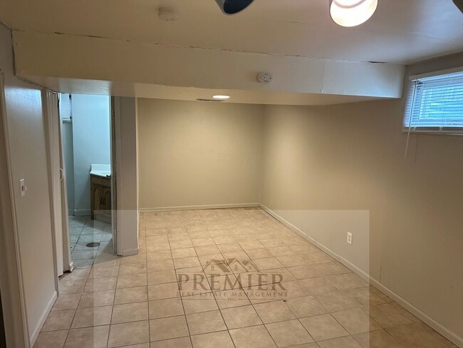Building Photo - 8406 E 92 Pl