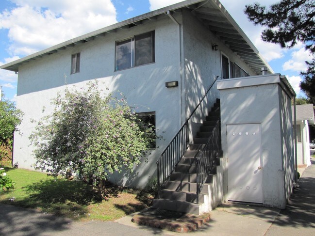 Building Photo - 835 Corcoran Ave