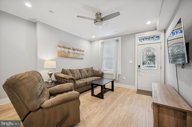 Building Photo - 327 Leverington Ave