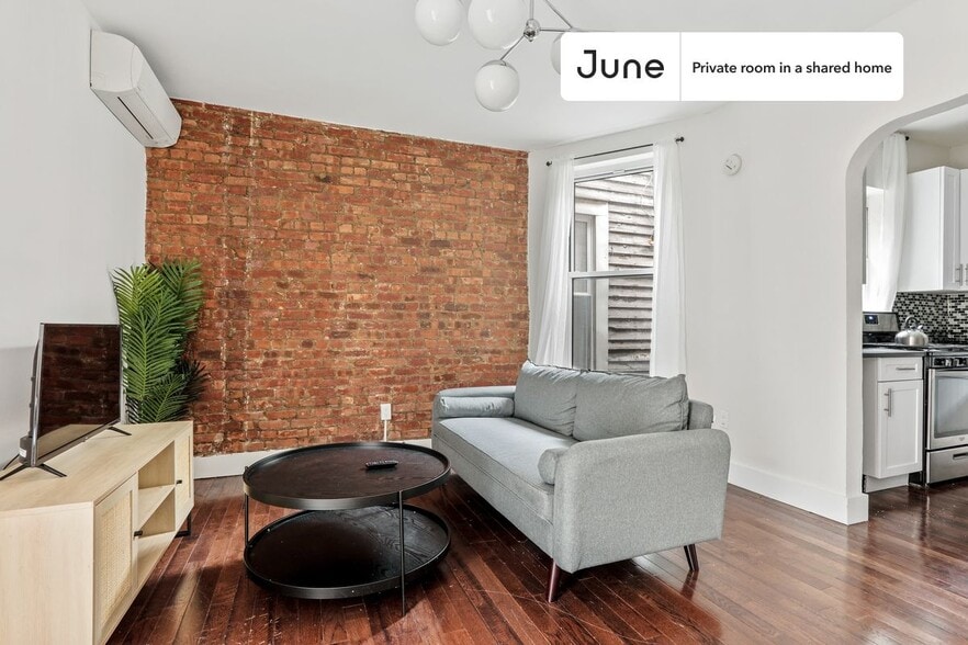 Building Photo - Room in Shared 3 bed/1 bath home in Prospect Park South