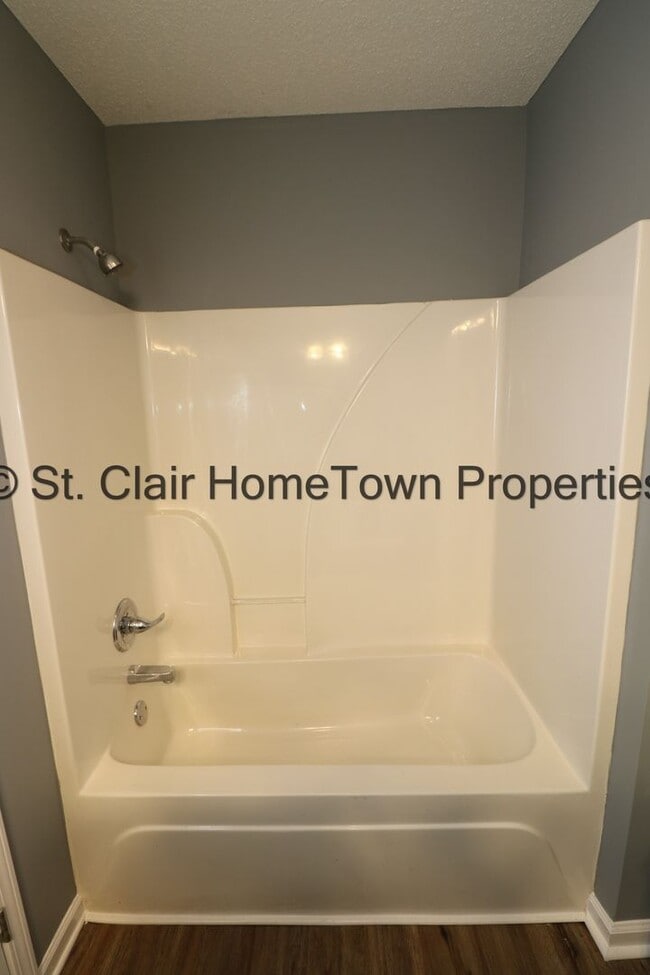 Building Photo - Close to Honda