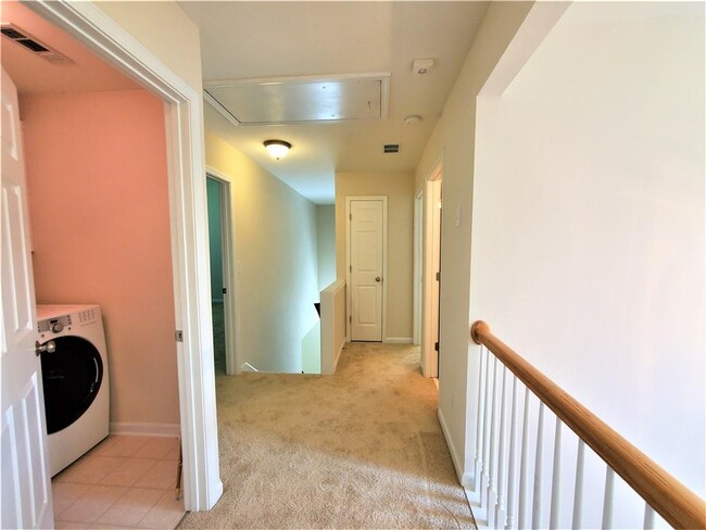 Building Photo - 545 Friars Head Dr NE