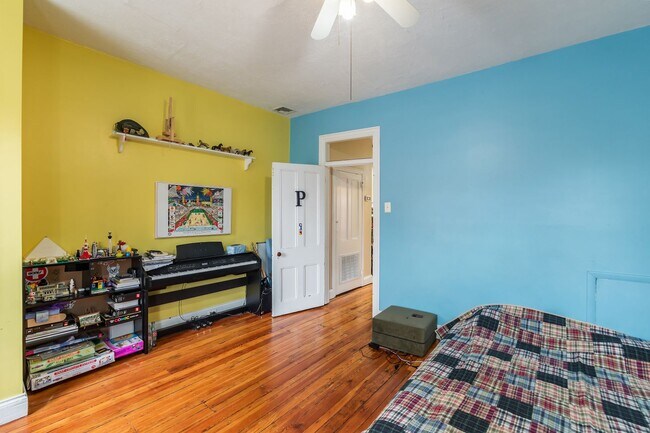 Building Photo - 206 S 43rd St