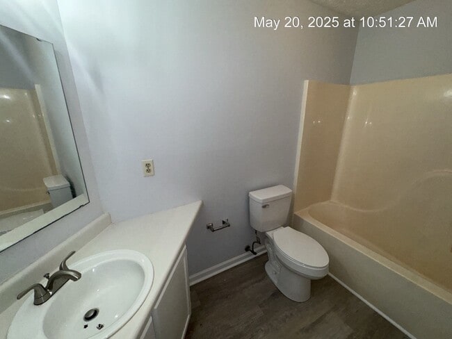 Building Photo - 1222 Skyline Dr