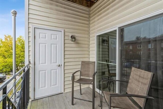 Building Photo - AUGUST 2026!!! Beautiful 2 Bedroom, 2 Bath Condominium in University Heights