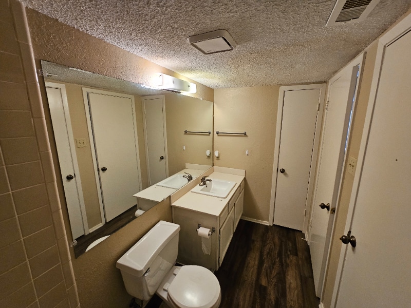 Building Photo - 2500 E Park Blvd